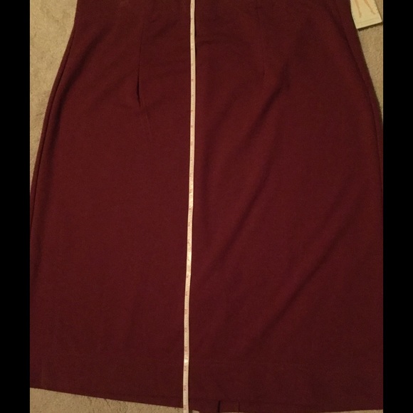 Burgundy/maroon skirt. - Picture 4 of 4