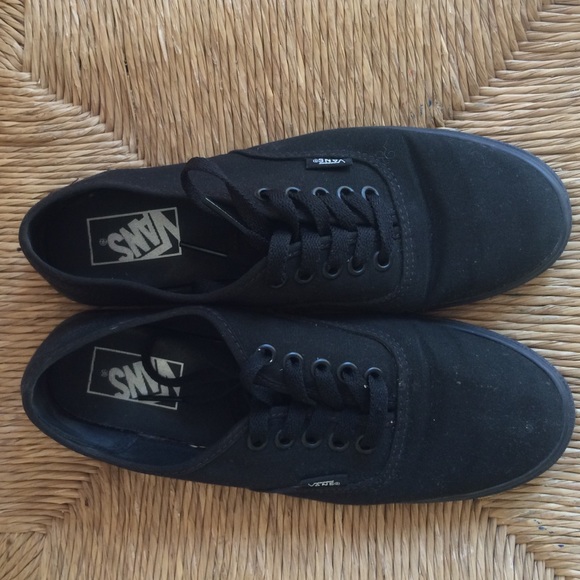 Black authentic lo pro vans (women's )
