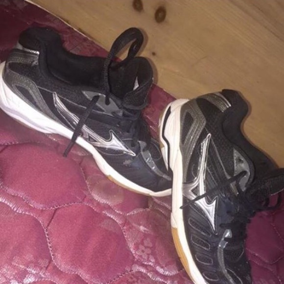 Women's volleyball shoes