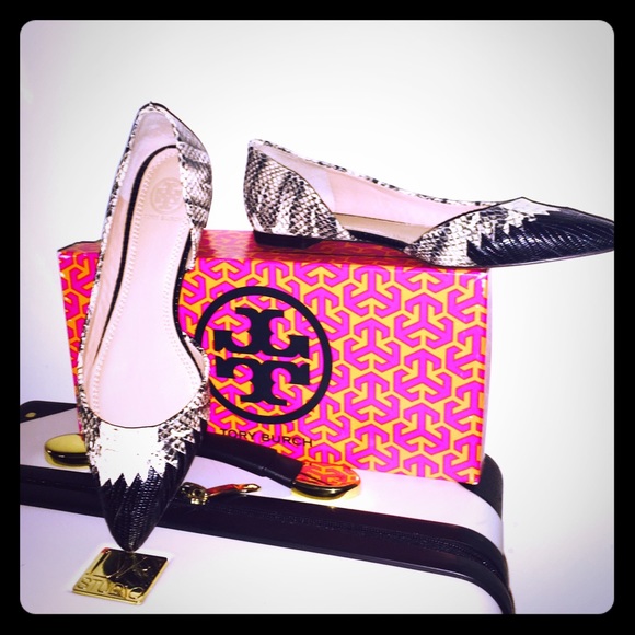 👠SALE!! NWT Snakeskin Tory Burch Flats