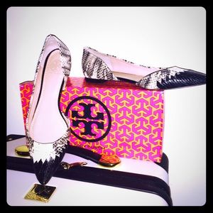 👠SALE!! NWT Snakeskin Tory Burch Flats