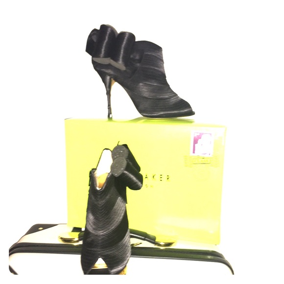 NWT Ted Baker Satin Heels