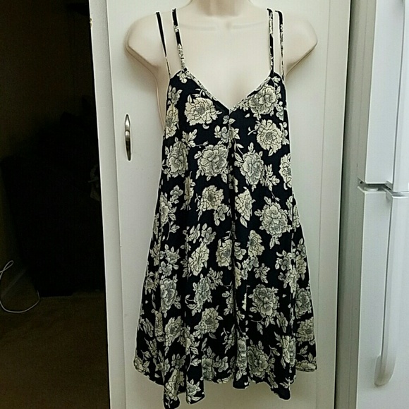 Brandy Melville Dresses & Skirts - (Sold) NWOT Brandy melville flower print dress
