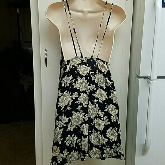 (Sold) NWOT Brandy melville flower print dress - Picture 2 of 3