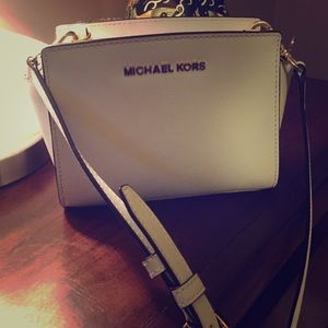 Michael Kors SELMA MINI SAFFIANO LEATHER CROSSBODY