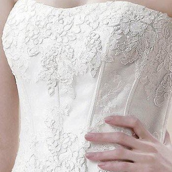 Never worn wedding dress.