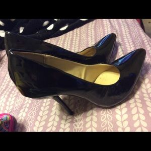Black heels$7