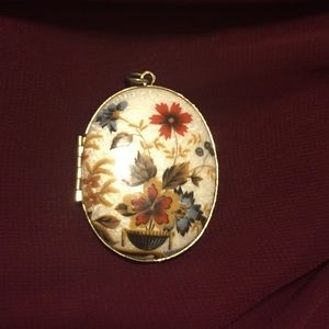 Vintage flower locket
