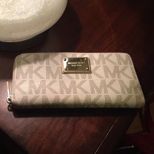 Michael Kors vanilla zip around large wallet