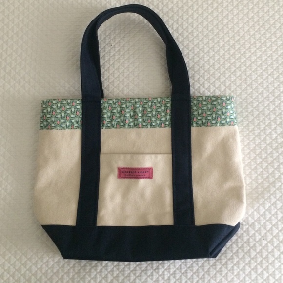 Vineyard Vines Handbags - Vineyard Vines mini tote