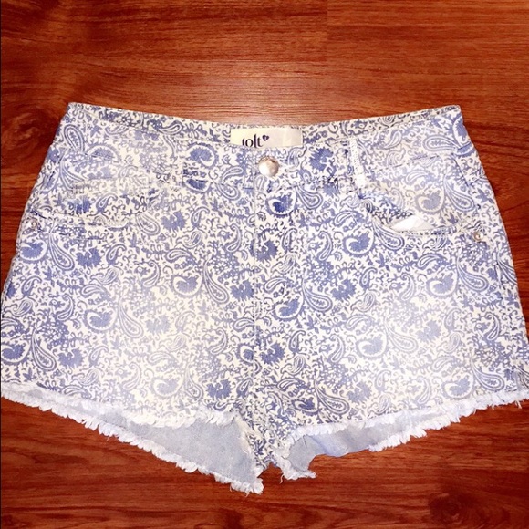 High waist denim shorts with pattern