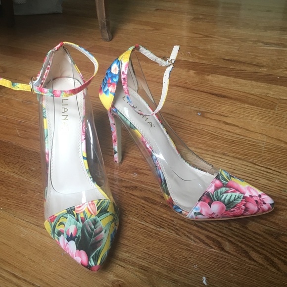ADORABLE floral pumps! NEVER WORN