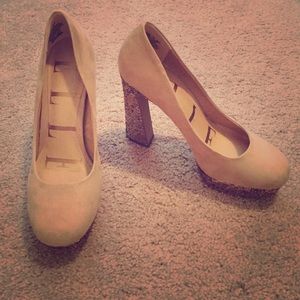 *SALE! LAST CHANCE!* Tan and Gold Glitter Heels
