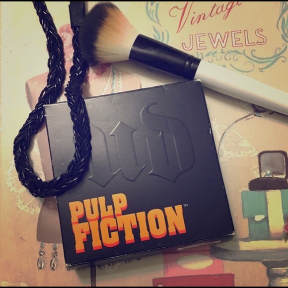 Bran new Urban Decay eyeshadow pallet