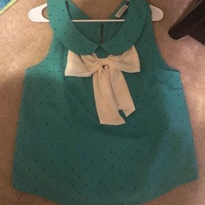 Beautiful sleeveless shirt with bow & hearts