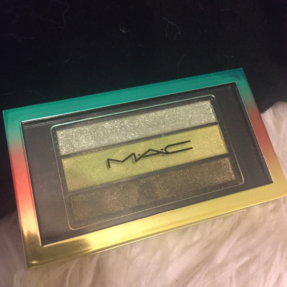 MAC Cosmetics "Green Clean" shadow trio