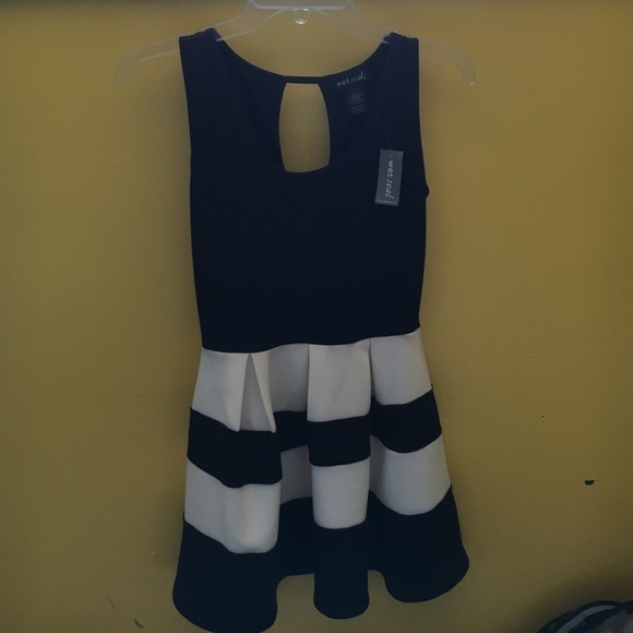 NWT black and white flowy dress