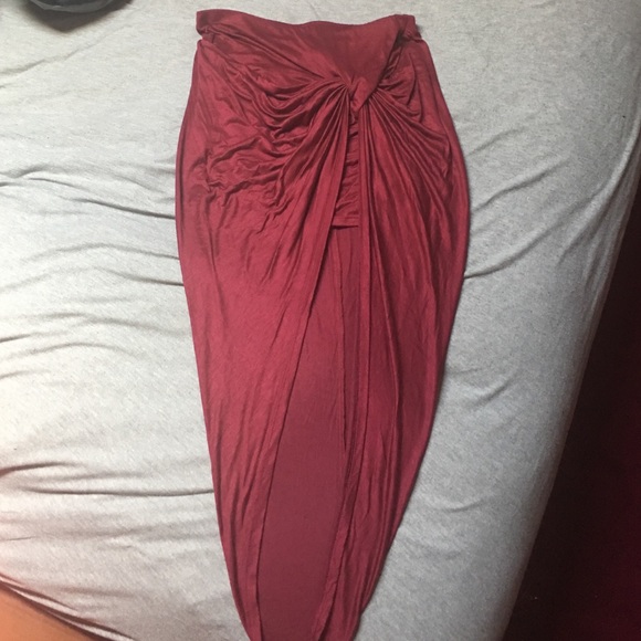 🌟BRAND NEW MAROON HIGH LOW SKIRT