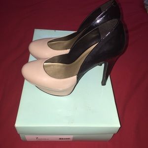 Two toned leather platform pump