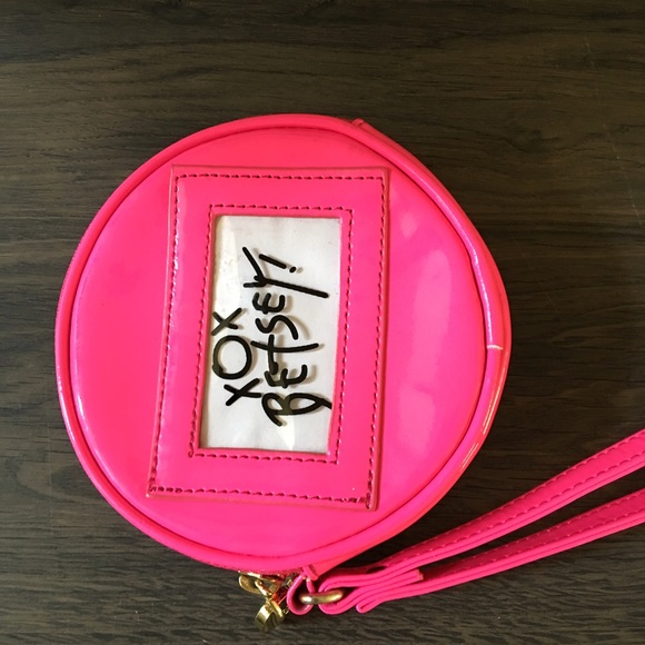 🚫SOLD🚫Betsey Johnson Pink Flower Wristlet - Picture 2 of 3