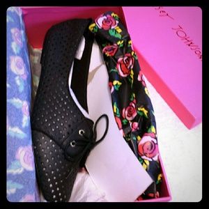 NWOT Black Betsy Johnson Oxfords