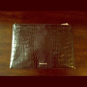 Medium whistles clutch