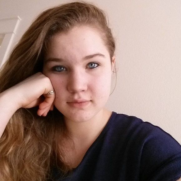 Meet your Posher, Claire