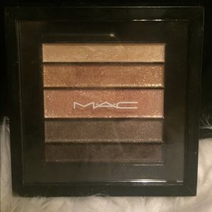 MAC COSMETICS "PHRESH OUT" PALETTE