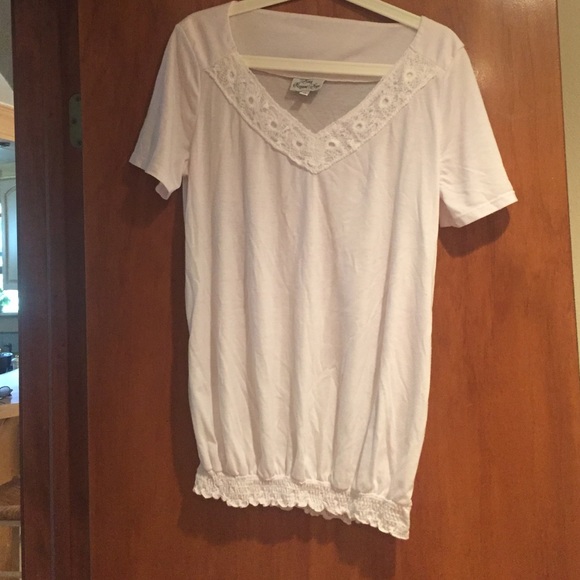 Patterned V-neck synched waste top