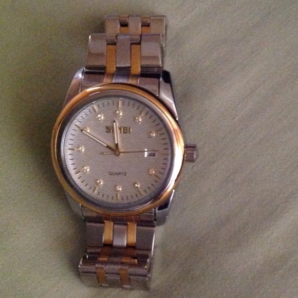 NWOT TWO TONE UNISEX WATCH - Picture 2 of 4