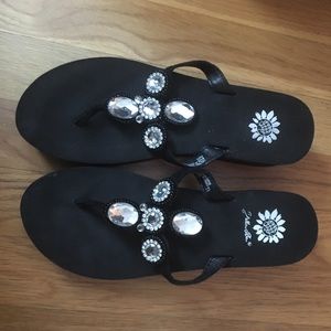 REDUCED! Jeweled Yellow Box Flip Flops, Blk, 7.5
