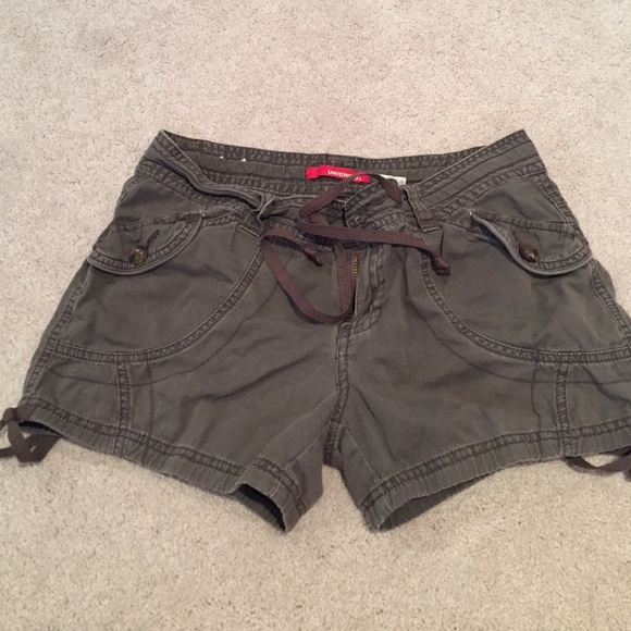 Unionbay dark brown cargo shorts with ties