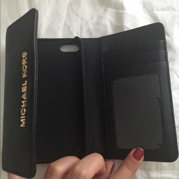 iPhone 5 or 5S wallet case Michael Kors original. - Picture 2 of 4