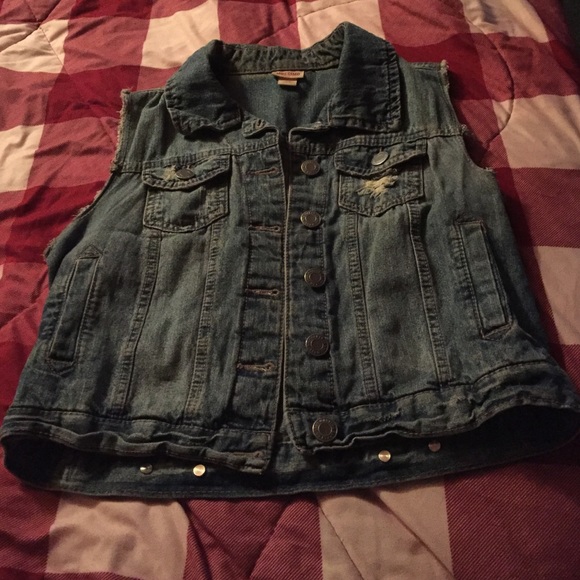 Jean Vest .