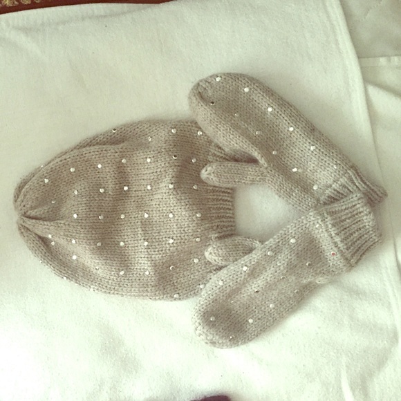 H&M Beanie and matching gloves