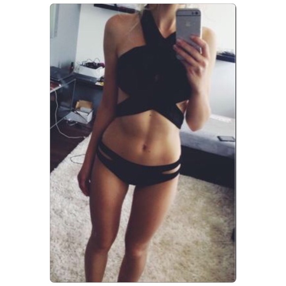 🎉HP🎉 Fashion Low Waist Bikini Set. - Picture 2 of 5