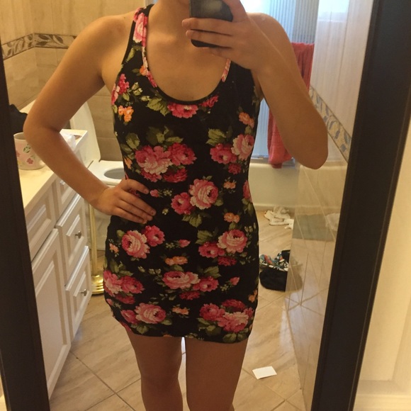Dresses & Skirts - Black Floral Bodycon Dress