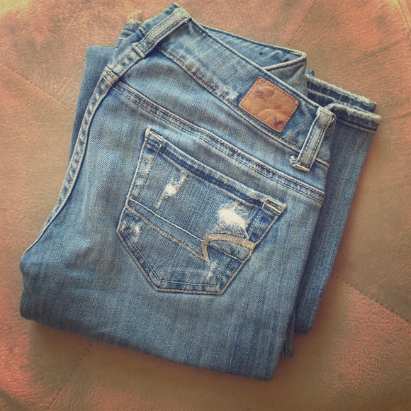 American eagle destroyed light wash jeans