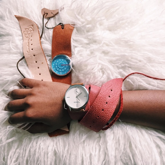 Contemporary strap watch