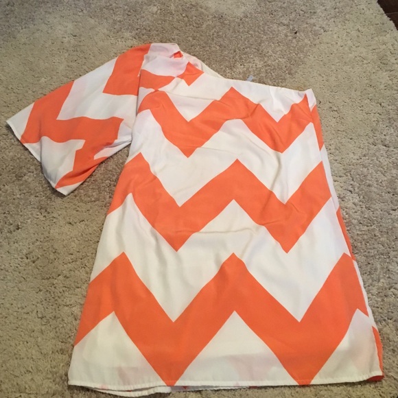 NWOT Orange & Cream Chevron One Sleeve Shift Dress
