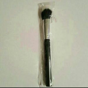 Tapered duo fiber blush brush