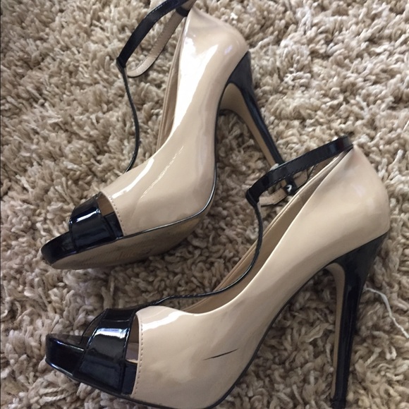 Aldo nude and black t-strap heels - Picture 3 of 4