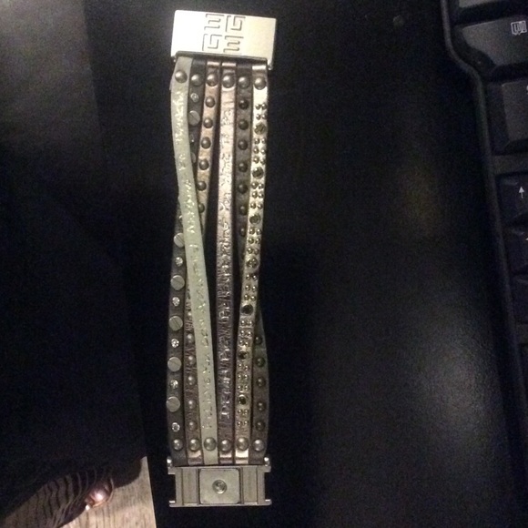 Good works make a difference bracelet.