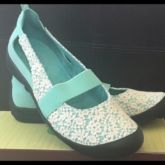 Sale! Cute and comfy Jambu Delilah style shoes.