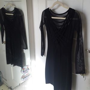 Cache mini black dress. Mesh sleeves.