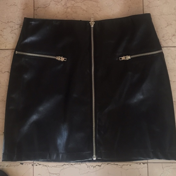 Dresses & Skirts - Goldie size small NEW