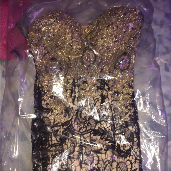 Dress - Picture 3 of 4