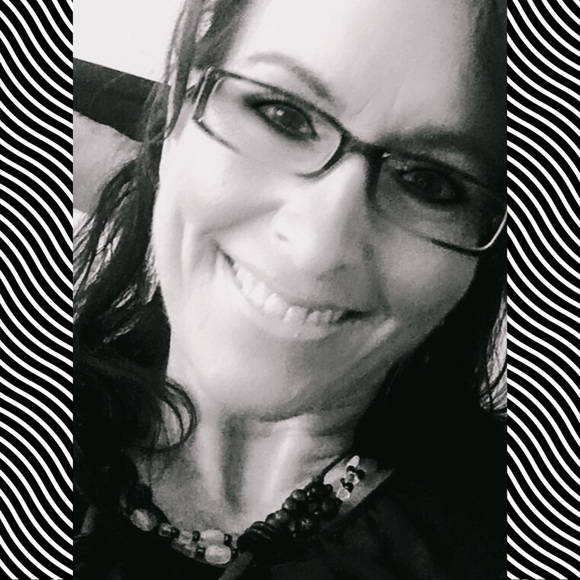 Meet your Posher, Tabitha - Picture 3 of 4