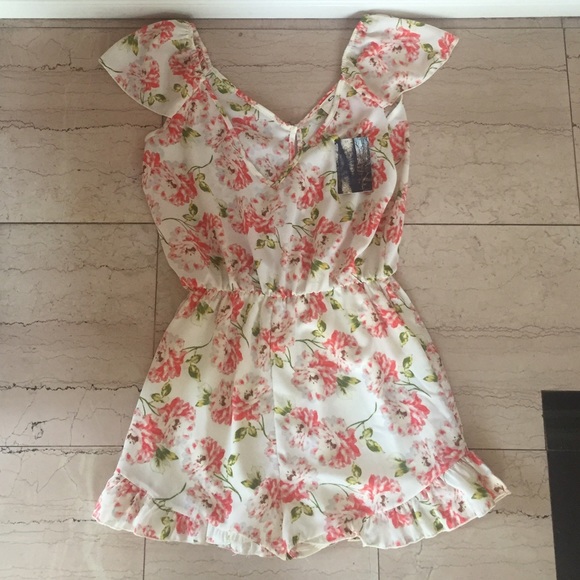 Urban Outfitters Pants - Floral romper small with tags