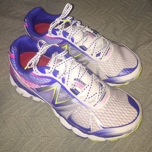 New Balance 880 V4 athletic shoes